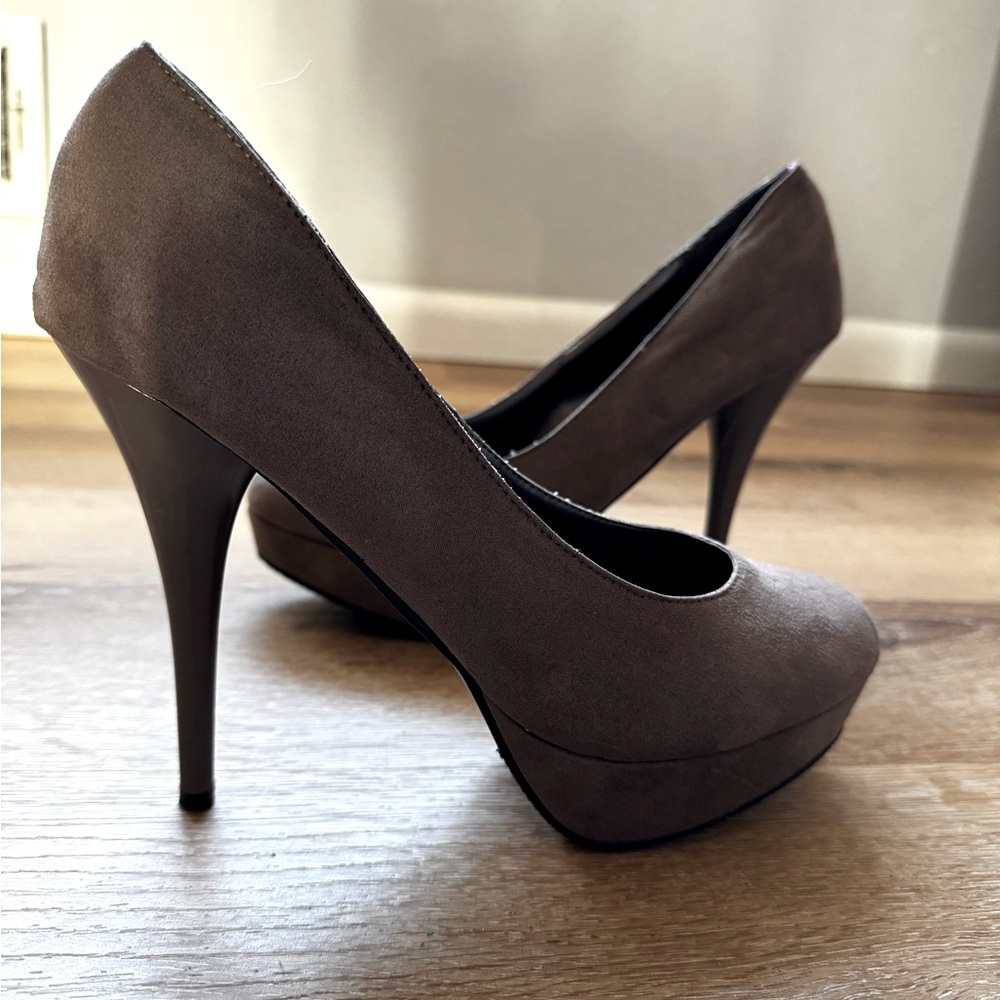 New platform stiletto (women’s 9.5)